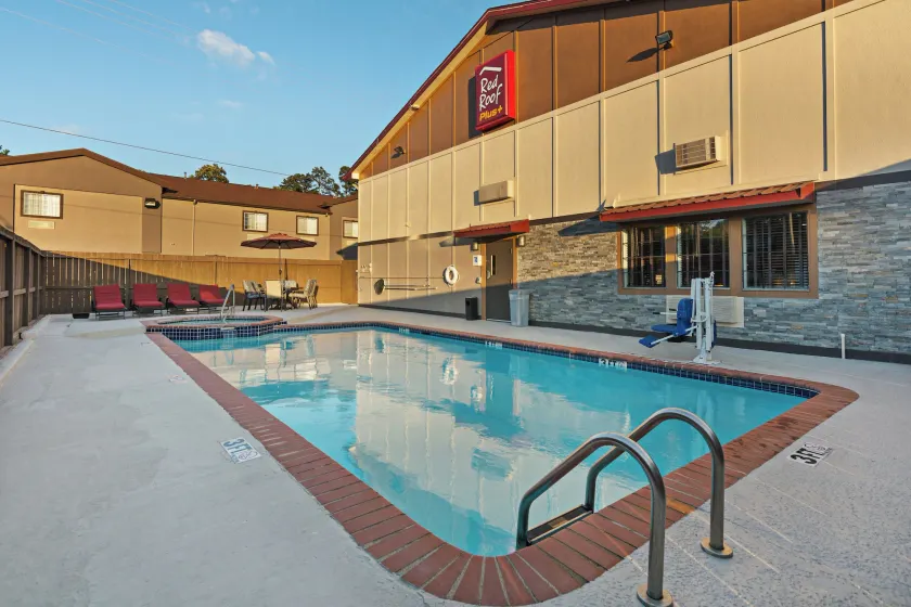 Red Roof Inn PLUS+ Huntsville - Image 1