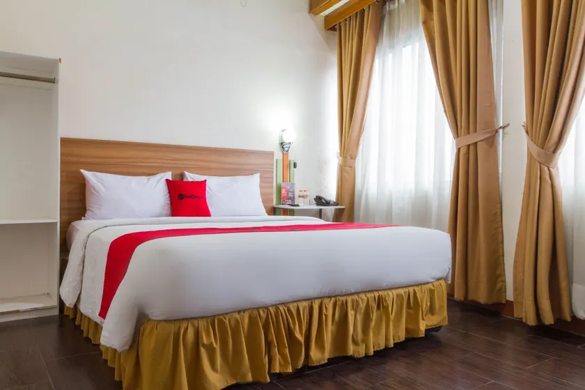 RedDoorz Plus at Amalio Hotel Surapati - Image 1