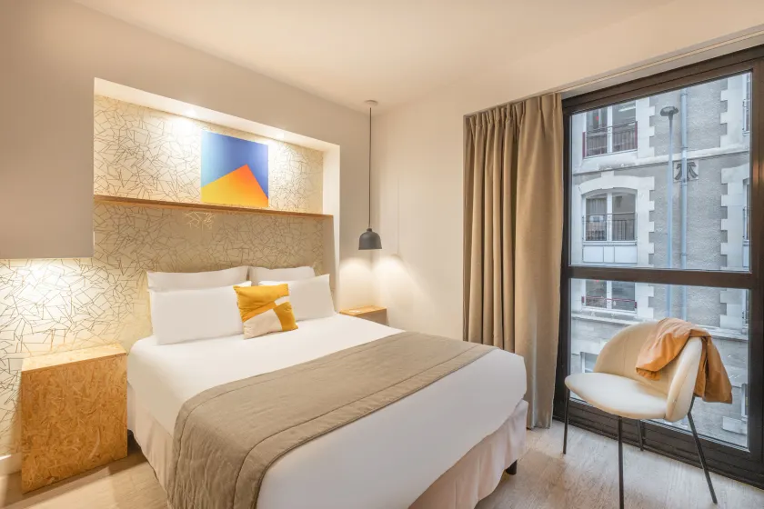 Hotel Izzy - Image 1
