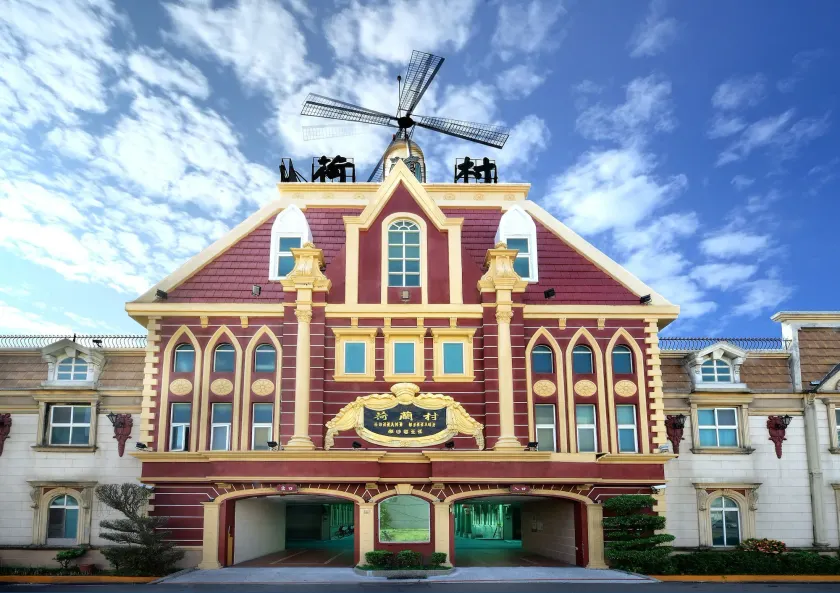 Holland Village Motel - Image 1