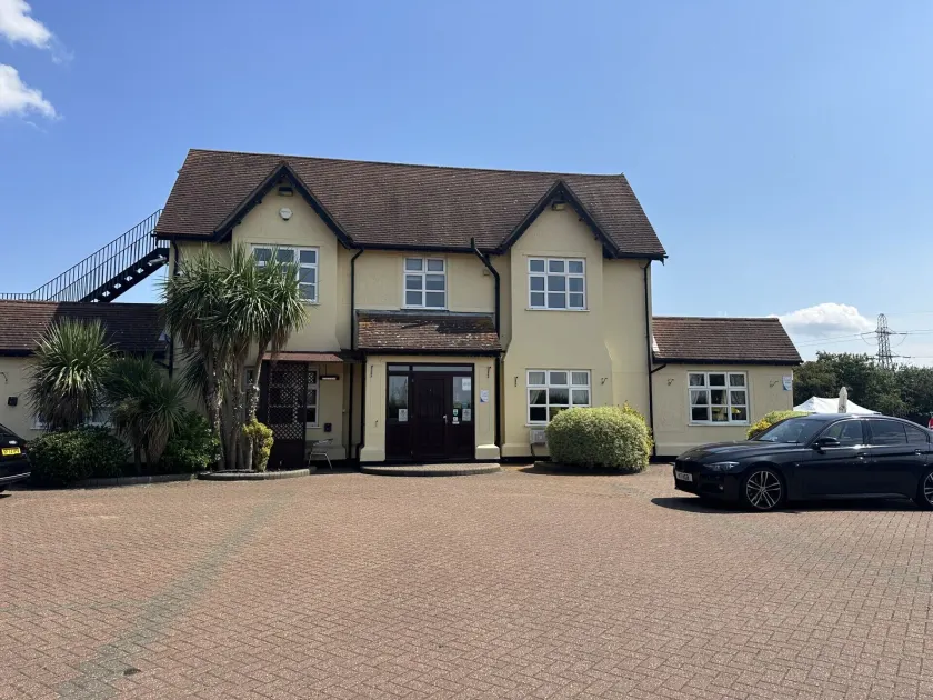 Rettendon Lodge - Image 1
