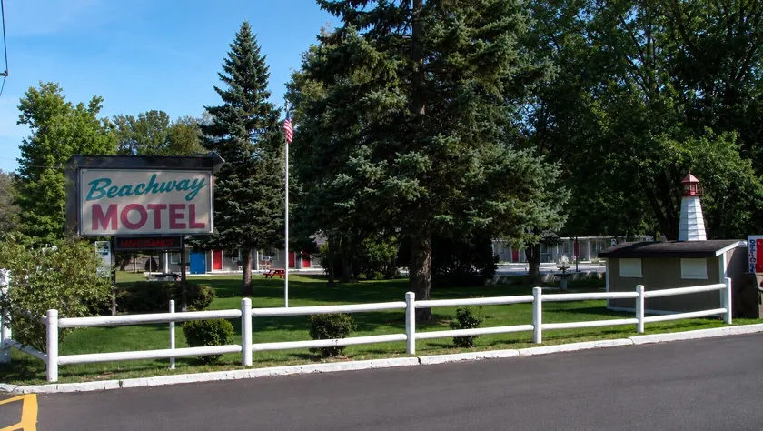 Beachway Motel - Image 1