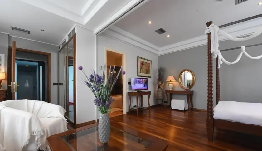 Ephira Hotel - Image 1