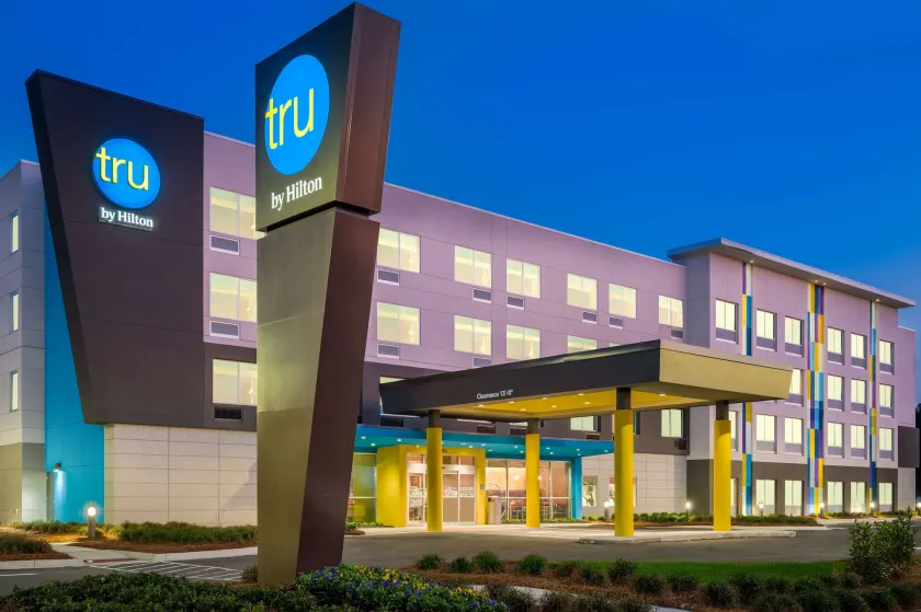 Tru by Hilton Savannah Airport - Image 1