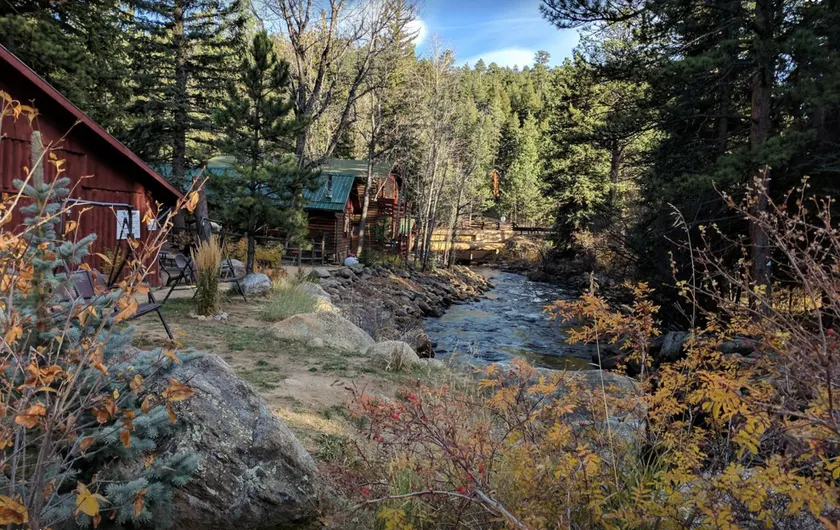 Swiftcurrent Lodge - Image 1