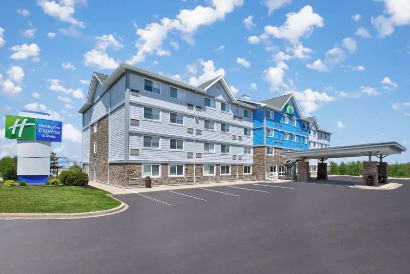 Holiday Inn Express Hotel & Suites Uptown Fredericton by IHG - Image 1