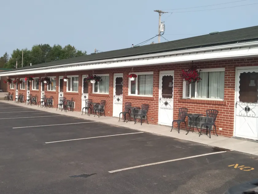 Algoma Motel - Image 1