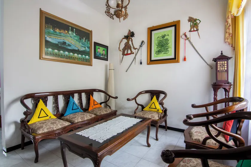 OYO 3067 Flamboyan Homestay Syariah - Image 1