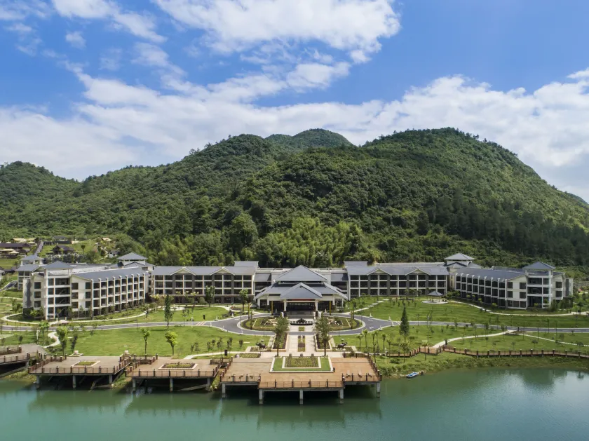 LN Dongfang Hot Spring Resort - Image 1