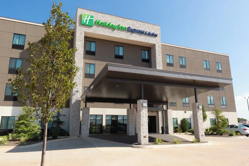 Holiday Inn Express & Suites - Kingfisher by IHG - Image 1