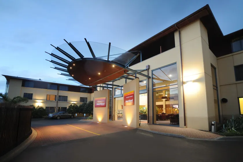 Heartland Hotel Auckland Airport - Image 1