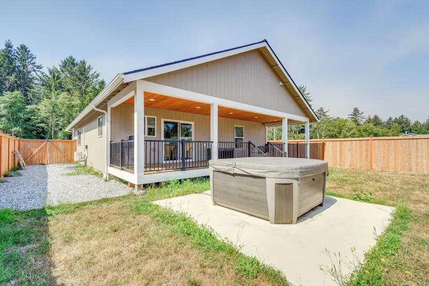 Westport Vacation Rental w/ Private Hot Tub! - Image 1