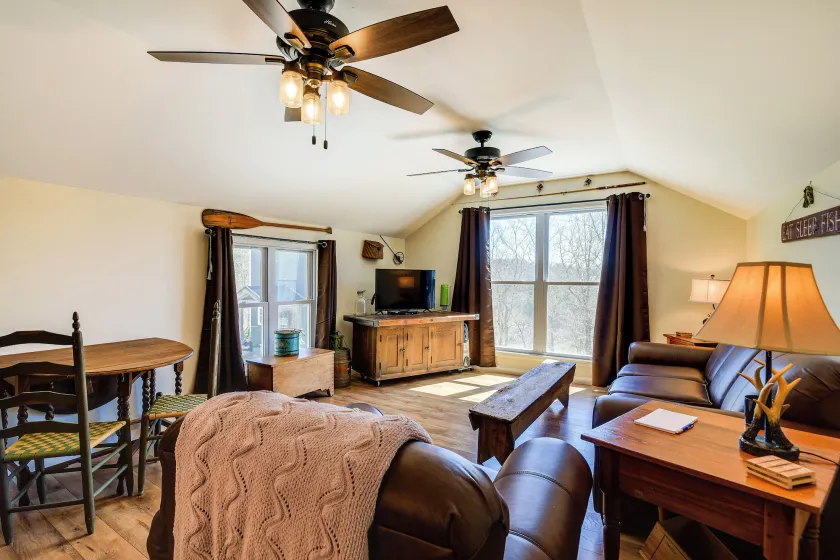 Cozy Lewisburg Getaway w/ Deck + Lake Access! - Image 1