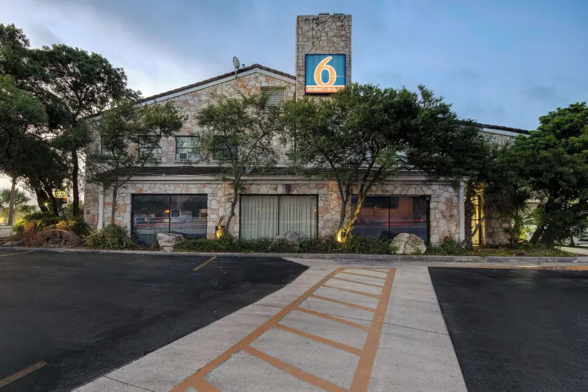 Motel 6-San Antonio, TX - Northwest Medical Center - Image 1