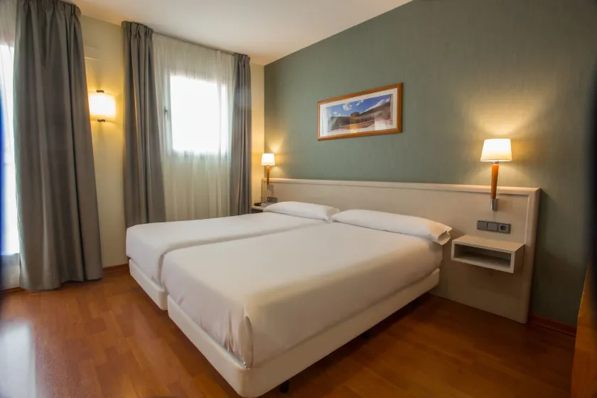 Hotel Alaquas - Image 1