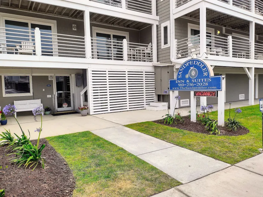 Sandpeddler Inn and Suites - Image 1