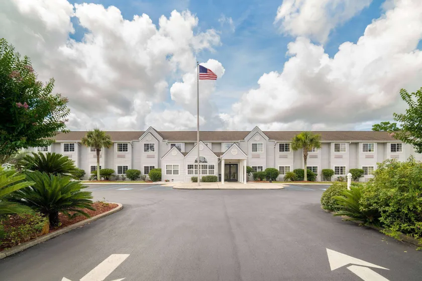 Microtel Inn & Suites by Wyndham Savannah/Pooler - Image 1