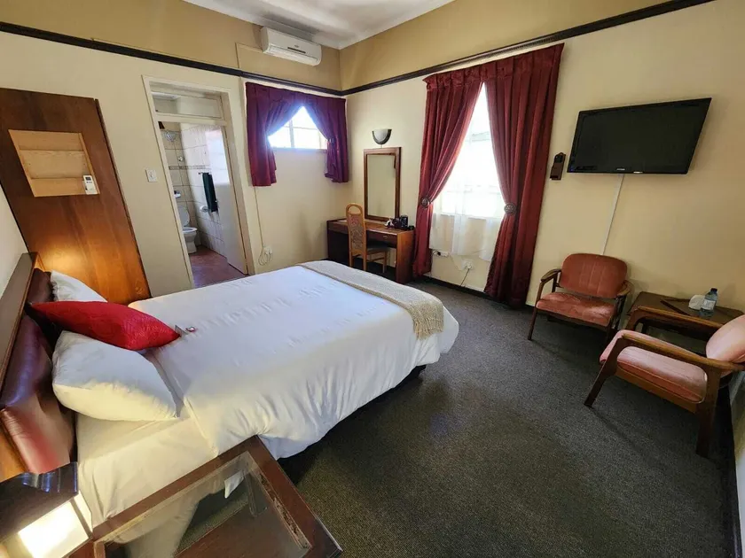 Royal Hotel Ladysmith - Image 1