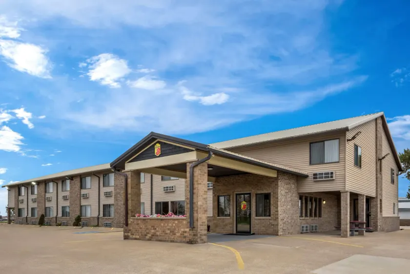Super 8 by Wyndham Jefferson - Image 1