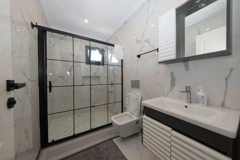 Ada Luxury - Image 1