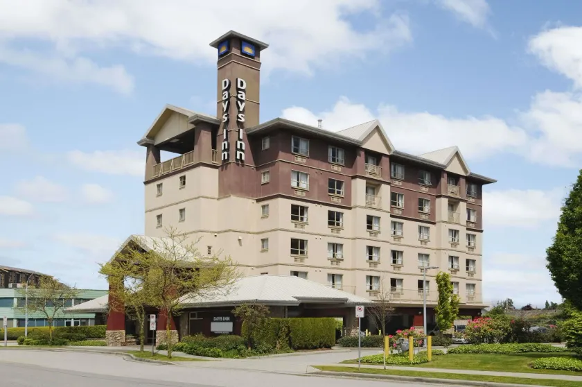 Days Inn by Wyndham Vancouver Airport - Image 1