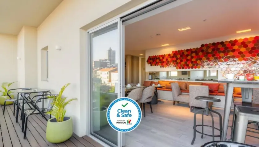 Hotel Spot Family Suites - Image 1