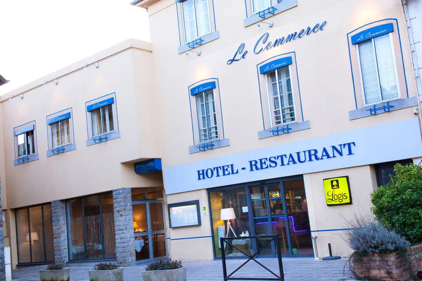 Logis Hotel Restaurant Le Commerce - Image 1