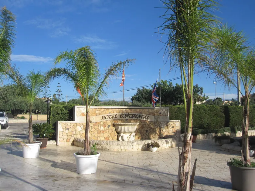 Hotel Continental - Image 1