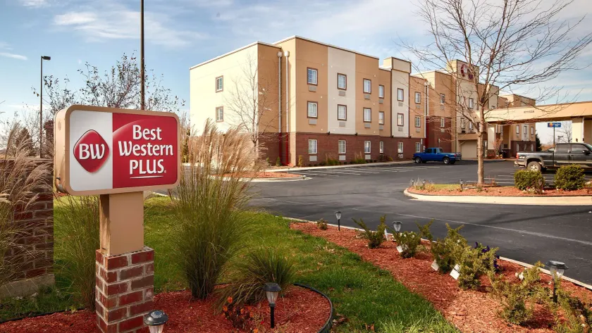 Best Western Plus Crawfordsville Hotel - Image 1