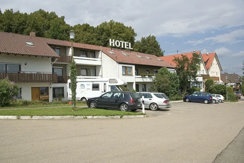 Landhotel Gasthof am Berg - Image 1