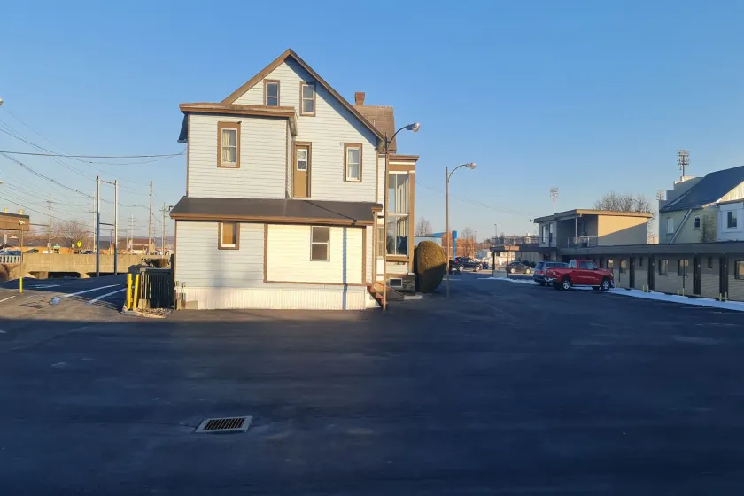 DuBois Manor Motel  - Image 1