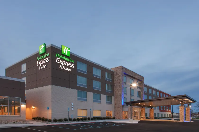 Holiday Inn Express and Suites Detroit/Sterling Heights by IHG - Image 1