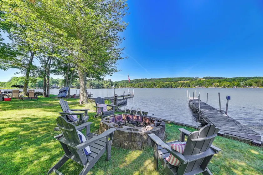 Cottage on Lamoka Lake w/ Deck, Grill & 3 Kayaks - Image 1