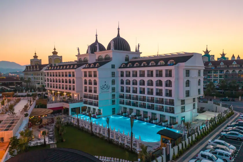 Side Royal Style Hotel - Image 1