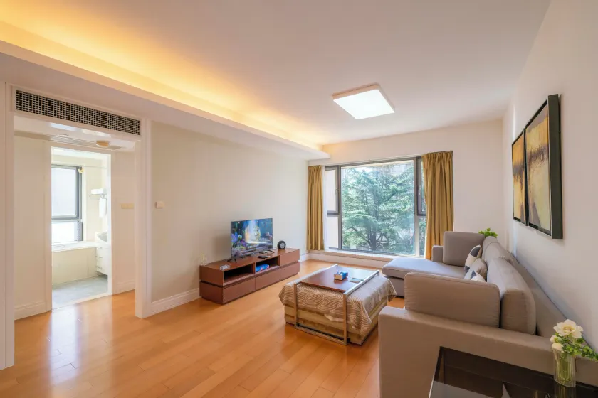 Tyms Cozy 2BR 1BA Apt Xuhui Metro - Image 1