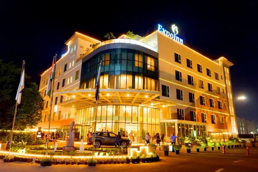 ExpoInn Suites and Convention - Image 1