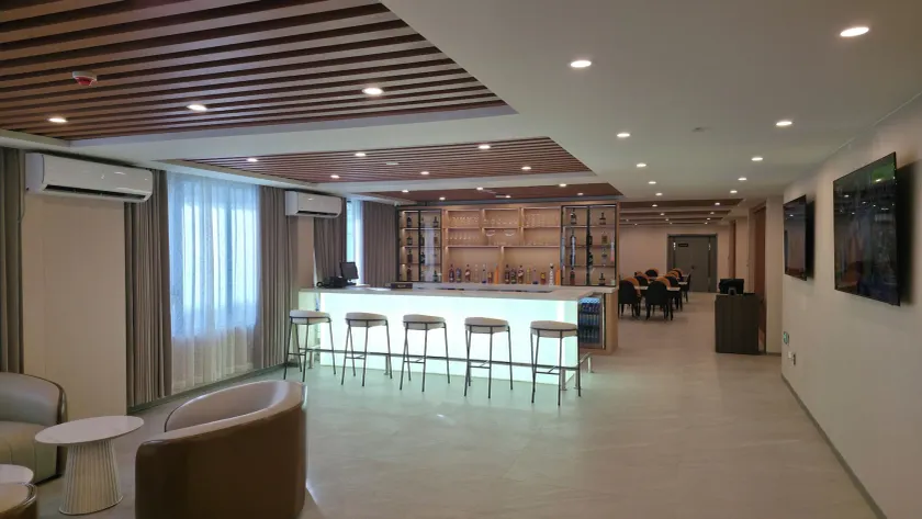 Plaza Court Hotel - Image 1