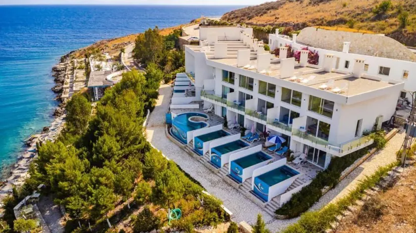 Stone Beach Residence - Image 1