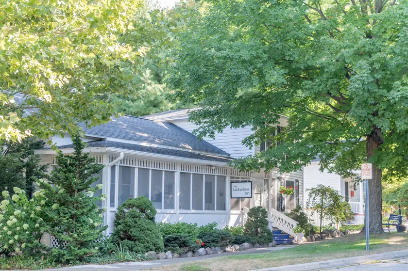 Luckystone Inn - Image 1