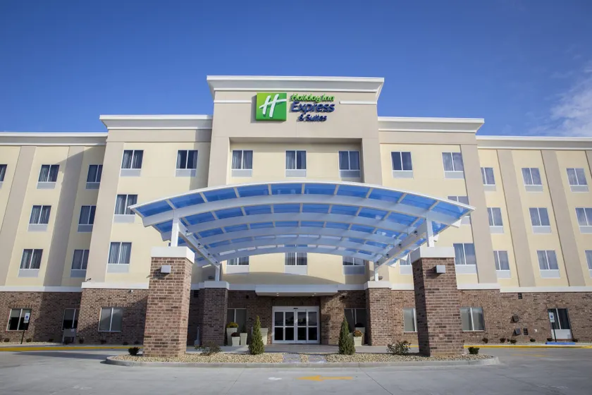 Holiday Inn Express and Suites Edwardsville by IHG - Image 1