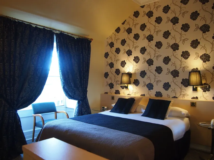 Thistle Hotel - Image 1
