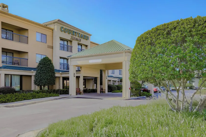 Courtyard by Marriott Monroe Airport - Image 1
