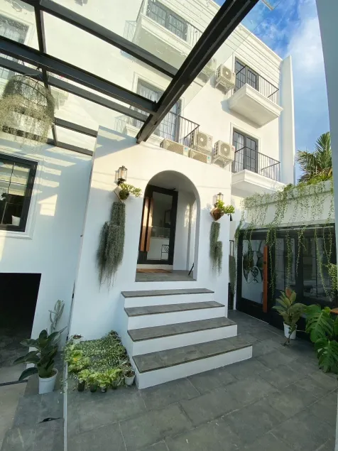 Loewys Home Tanjung Duren Jakarta Barat - Image 1
