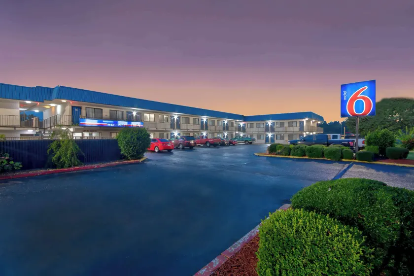 Motel 6-Russellville, AR - Image 1