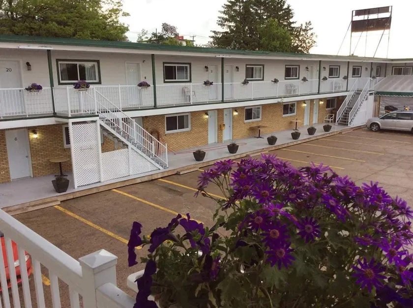 Miami Motel - Image 1