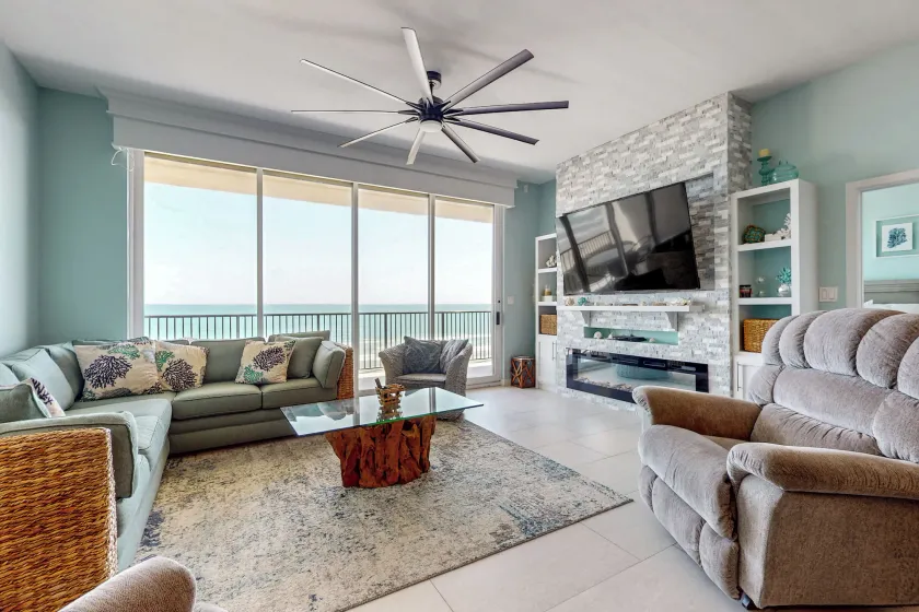 Gorgeous 3BR Penthouse w/ Lanai Facing the Gulf - Image 1