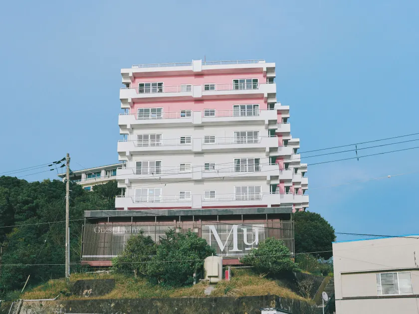 Guest Living Mu Nanki Shirahama - Image 1
