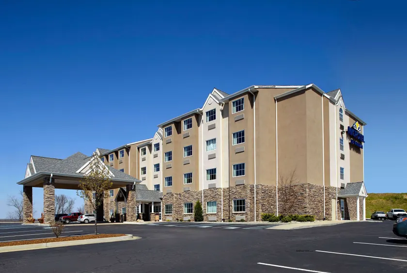 Microtel Inn & Suites by Wyndham St Clairsville - Wheeling - Image 1