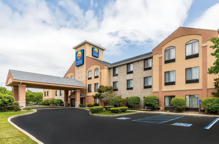 Comfort Inn & Suites Mishawaka-South Bend - Image 1