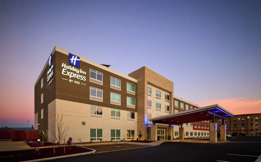 Holiday Inn Express & Suites Roseburg North by IHG - Image 1